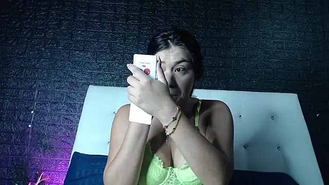 Snapshot of Sweet-Monica chatting on June 4, 10:32 am Sweet-Monica online show from June 4, 10:32 am