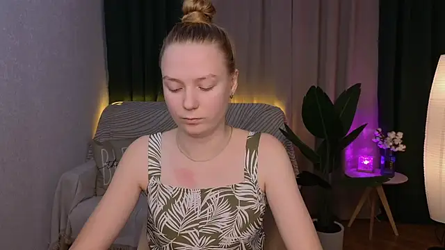 Snapshot of CarolynCohen__ chatting on December 2, 4:53 am CarolynCohen online show from December 2, 4:53 am