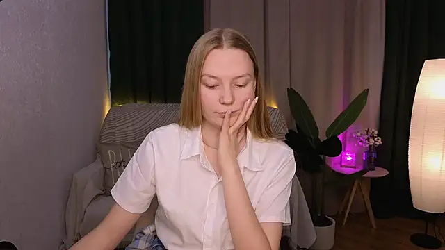 Snapshot of CarolynCohen__ chatting on February 27, 5:13 am CarolynCohen online show from February 27, 5:13 am
