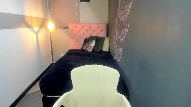 Snapshot of GiaFox_ chatting on January 20, 1:11 pm GiaFox online show from January 20, 1:11 pm