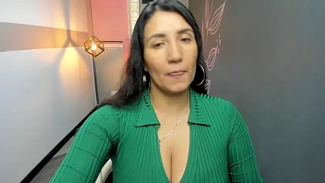 Snapshot of GiaFox_ chatting on February 5, 3:42 pm GiaFox online show from February 5, 3:42 pm