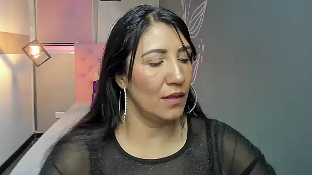 Snapshot of GiaFox_ chatting on February 14, 12:47 pm GiaFox online show from February 14, 12:47 pm