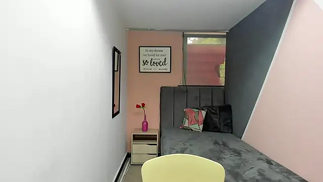 Snapshot of GiaFox_ chatting on February 20, 12:25 pm GiaFox online show from February 20, 12:25 pm