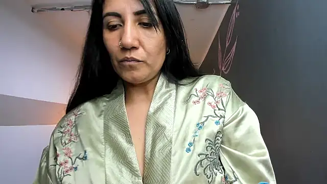 Snapshot of GiaFox_ chatting on March 9, 9:57 am GiaFox online show from March 9, 9:57 am
