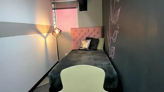 Snapshot of GiaFox_ chatting on March 16, 12:55 pm GiaFox online show from March 16, 12:55 pm