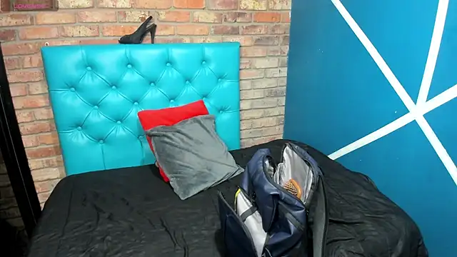 Snapshot of GiaFox_ chatting on October 8, 2:04 pm GiaFox online show from October 8, 2:04 pm