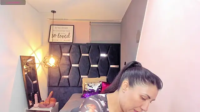 Snapshot of GiaFox_ chatting on October 10, 3:27 am GiaFox online show from October 10, 3:27 am