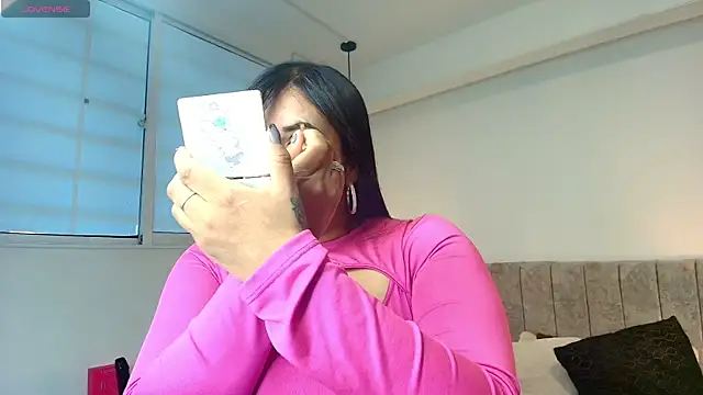 Snapshot of GiaFox_ chatting on May 6, 8:25 pm GiaFox online show from May 6, 8:25 pm