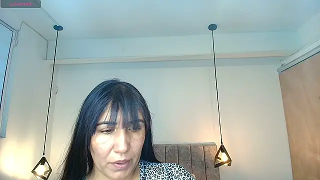 Snapshot of GiaFox_ chatting on May 8, 8:47 pm GiaFox online show from May 8, 8:47 pm