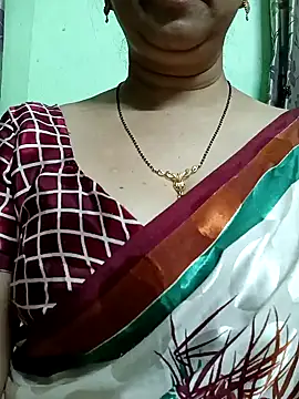 Snapshot of Rosy-B chatting on December 21, 1:04 am Rosy-B online show from December 21, 1:04 am