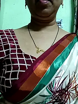 Snapshot of Rosy-B chatting on December 21, 9:33 am Rosy-B online show from December 21, 9:33 am