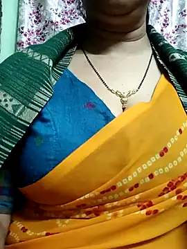 Snapshot of Rosy-B chatting on January 1, 12:53 am Rosy-B online show from January 1, 12:53 am