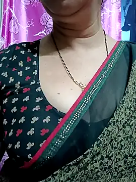 Snapshot of Rosy-B chatting on January 18, 12:46 am Rosy-B online show from January 18, 12:46 am