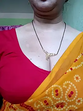 Snapshot of Rosy-B chatting on February 3, 9:41 am Rosy-B online show from February 3, 9:41 am