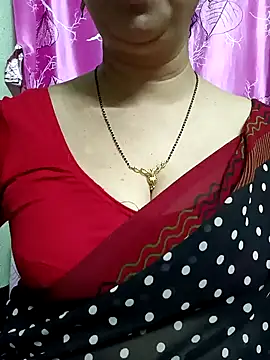 Snapshot of Rosy-B chatting on February 4, 12:19 am Rosy-B online show from February 4, 12:19 am