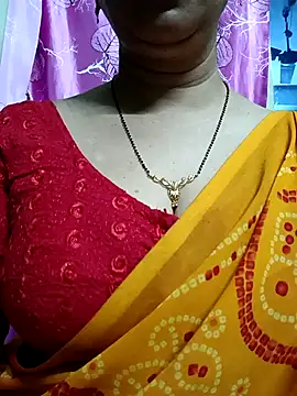 Snapshot of Rosy-B chatting on February 8, 12:28 am Rosy-B online show from February 8, 12:28 am