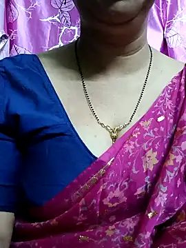 Snapshot of Rosy-B chatting on February 8, 9:57 pm Rosy-B online show from February 8, 9:57 pm