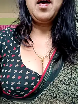 Snapshot of Rosy-B chatting on February 9, 10:20 am Rosy-B online show from February 9, 10:20 am