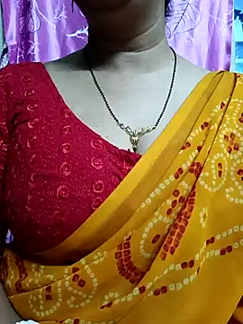 Snapshot of Rosy-B chatting on February 17, 12:10 am Rosy-B online show from February 17, 12:10 am