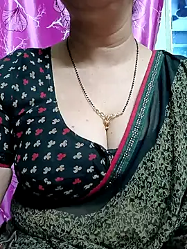 Snapshot of Rosy-B chatting on February 18, 12:26 am Rosy-B online show from February 18, 12:26 am