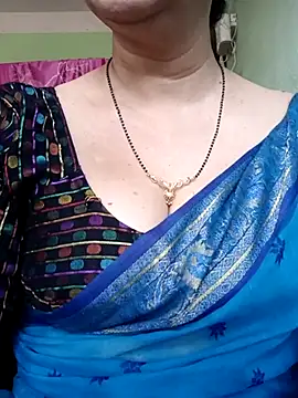 Snapshot of Rosy-B chatting on February 21, 10:07 am Rosy-B online show from February 21, 10:07 am