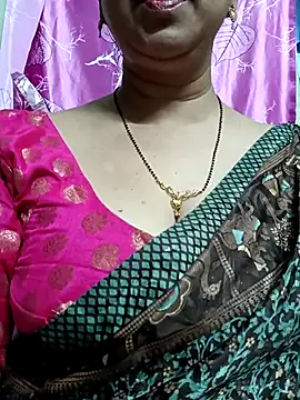 Snapshot of Rosy-B chatting on February 24, 6:04 pm Rosy-B online show from February 24, 6:04 pm