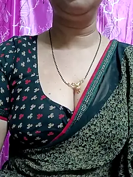 Snapshot of Rosy-B chatting on February 27, 6:53 pm Rosy-B online show from February 27, 6:53 pm