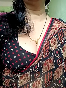 Snapshot of Rosy-B chatting on February 28, 10:20 am Rosy-B online show from February 28, 10:20 am