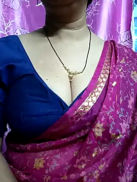 Snapshot of Rosy-B chatting on March 1, 12:39 am Rosy-B online show from March 1, 12:39 am