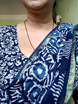 Snapshot of Rosy-B chatting on March 5, 10:11 am Rosy-B online show from March 5, 10:11 am