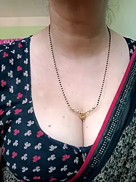 Snapshot of Rosy-B chatting on March 6, 9:47 am Rosy-B online show from March 6, 9:47 am