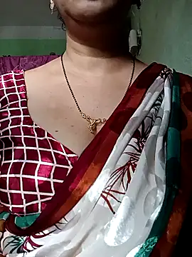 Snapshot of Rosy-B chatting on October 3, 12:51 am Rosy-B online show from October 3, 12:51 am