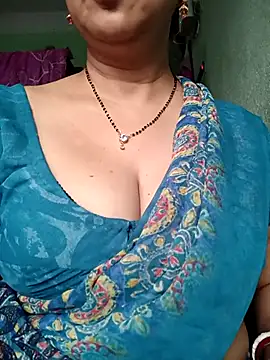 Snapshot of Rosy-B chatting on November 6, 12:33 am Rosy-B online show from November 6, 12:33 am