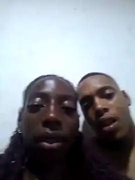 Snapshot of spicycouplex chatting on December 20, 2:29 am spicycouplex online show from December 20, 2:29 am