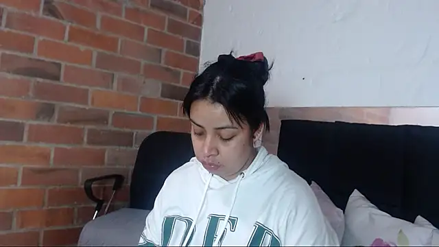 salome  hills1 online show from February 7, 5:29 pm