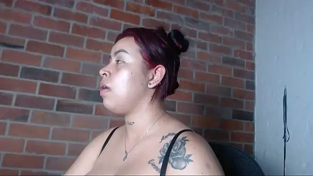 salome  hills1 online show from February 26, 1:11 am