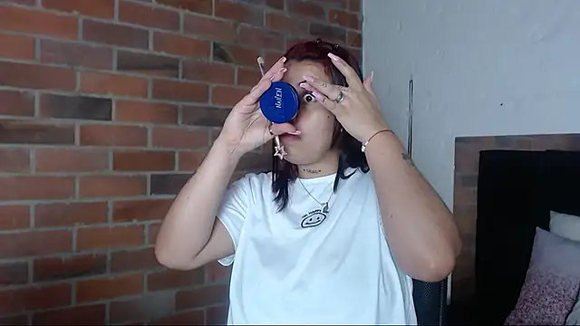 salome  hills1 online show from March 4, 9:11 pm