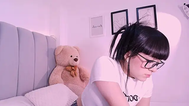 Snapshot of DannaHyde chatting on May 23, 7:51 pm DannaHyde online show from May 23, 7:51 pm