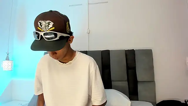 dikey 62 online show from September 30, 8:25 pm