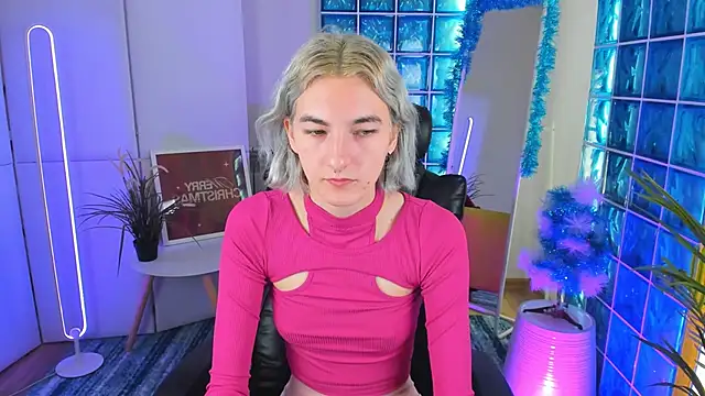 Snapshot of Mia_Cheers chatting on December 16, 1:54 pm Mia Cheers online show from December 16, 1:54 pm