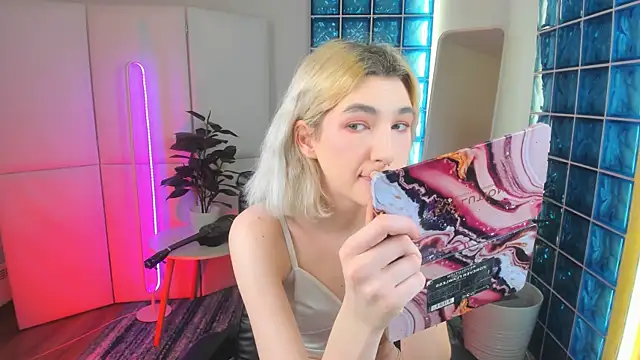 Snapshot of Mia_Cheers chatting on February 25, 1:50 pm Mia Cheers online show from February 25, 1:50 pm