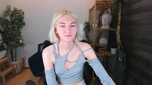 Snapshot of Mia_Cheers chatting on March 16, 1:49 pm Mia Cheers online show from March 16, 1:49 pm