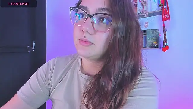 Snapshot of isarhodes_ chatting on December 18, 10:13 pm isarhodes  online show from December 18, 10:13 pm