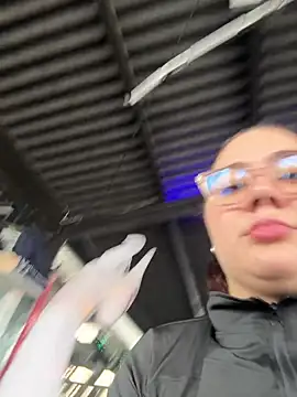 Snapshot of isarhodes_ chatting on October 21, 7:25 pm isarhodes  online show from October 21, 7:25 pm