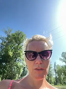 Snapshot of DirtyMargaret chatting on May 27, 8:22 am DirtyMargaret online show from May 27, 8:22 am