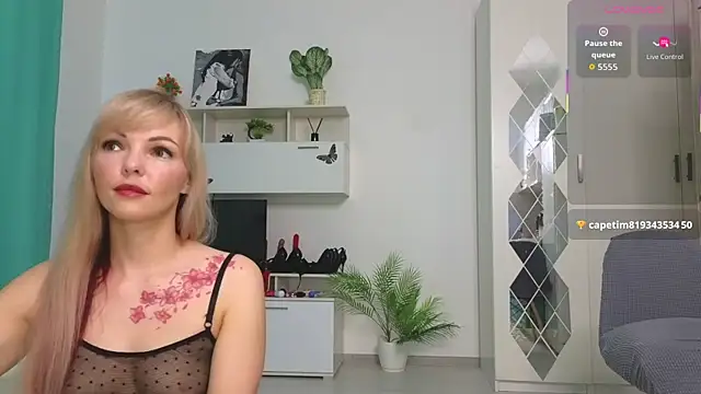 Snapshot of Molliblum chatting on May 20, 2:23 pm Molliblum online show from May 20, 2:23 pm