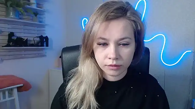 holly xglam online show from December 18, 4:31 am