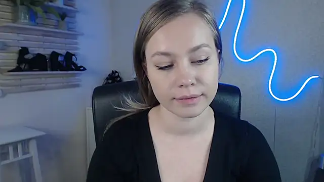 holly xglam online show from February 26, 12:27 am