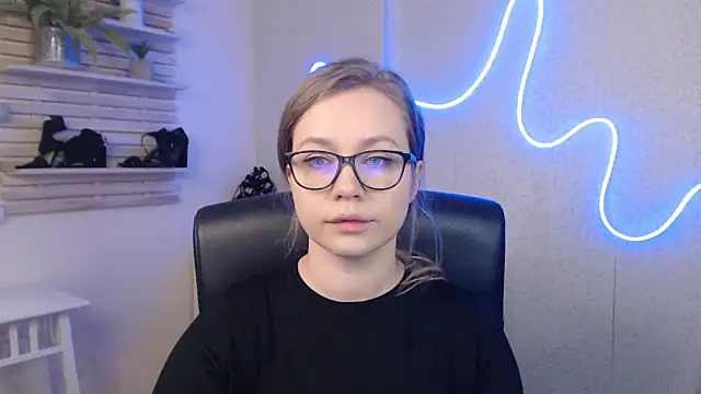 holly xglam online show from March 7, 12:58 am