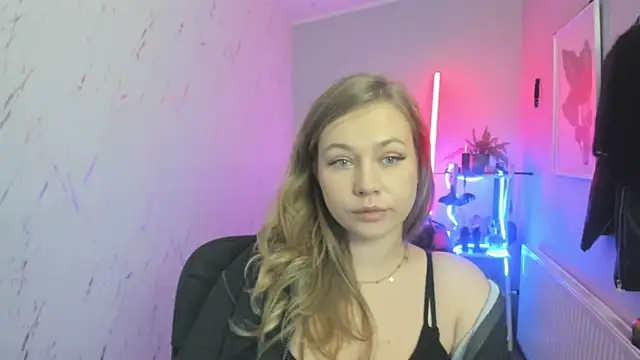 holly xglam online show from November 25, 8:53 pm